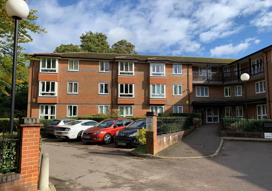 Flat 22 Beech Lodge, Farm Close, Staines-upon-Thames, Middlesex, TW18 3EW