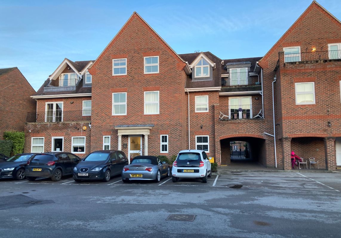 Flat 13 Carnegie Court, The Broadway, Farnham Common, Slough, Berkshire, SL2 3GQ