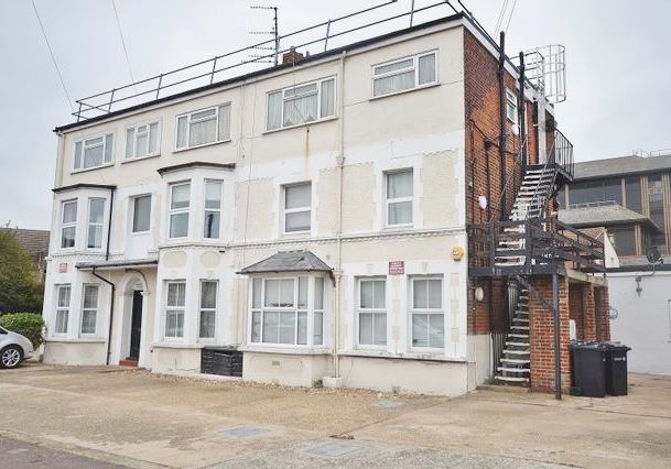 Flat 3, 64 Ellis Road, Clacton-on-Sea, Essex, CO15 1EX