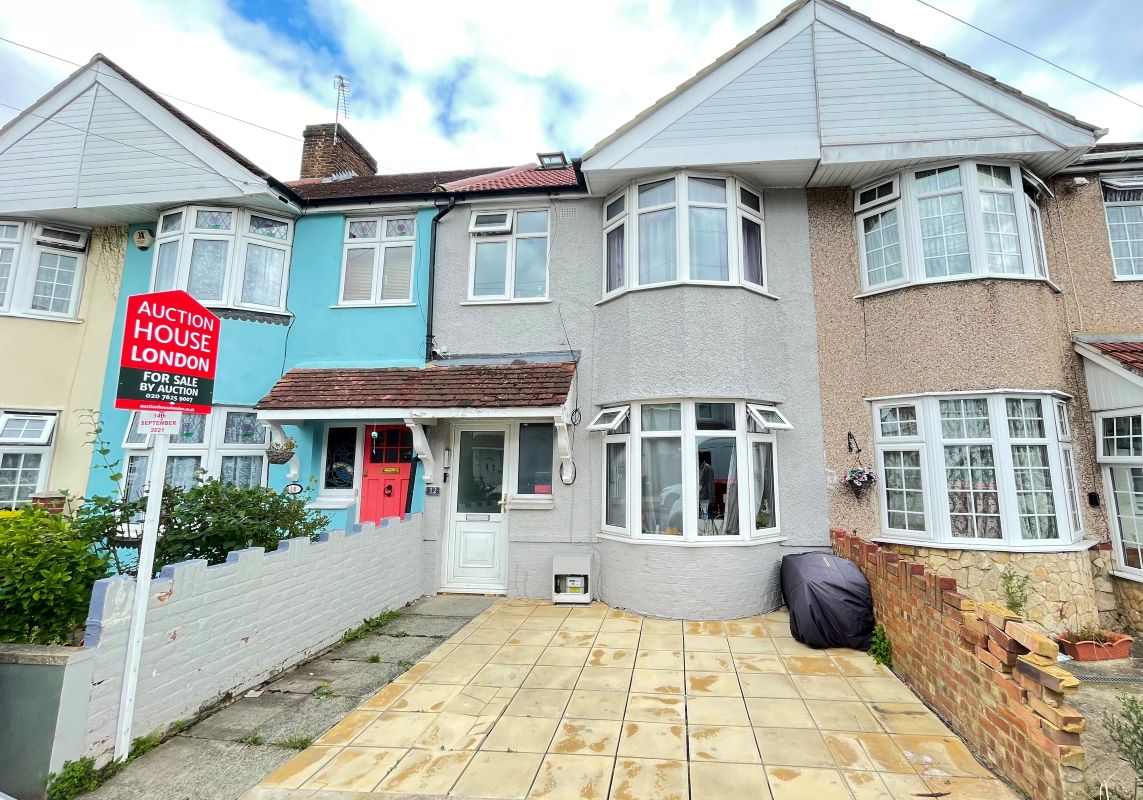 12 Sunningdale Avenue, Feltham, Middlesex, TW13 5JT