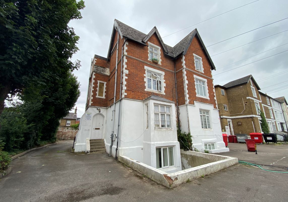 Flat 1, 52 Hencroft Street South, Slough, Berkshire, SL1 1RE