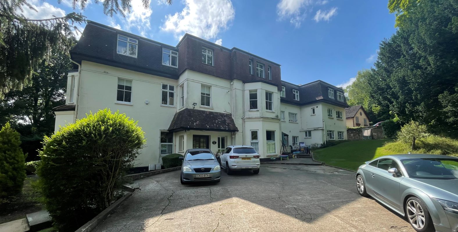 Lower Ground Floor, Thornbury Court, Salmons Lane, Whyteleafe, Surrey, CR3 0AP