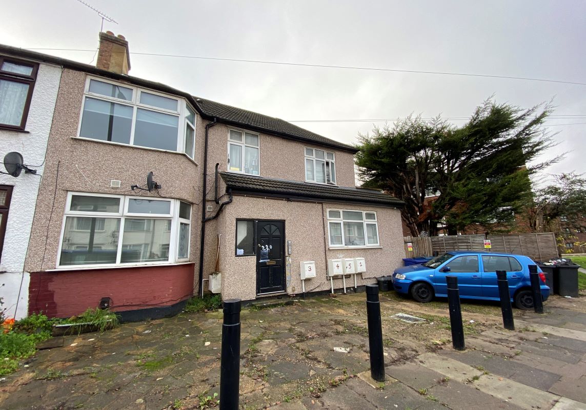 Flat 2, 220 Byron Road, Wealdstone, Harrow, Middlesex, HA3 7TF