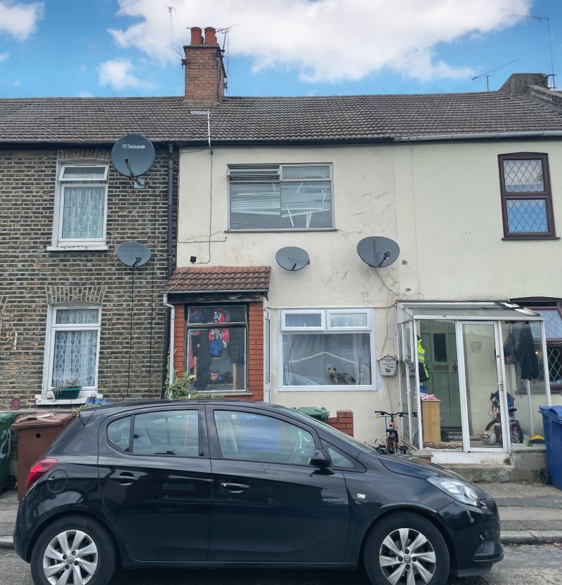 25 Manor Road, Grays, Essex, RM17 6EF