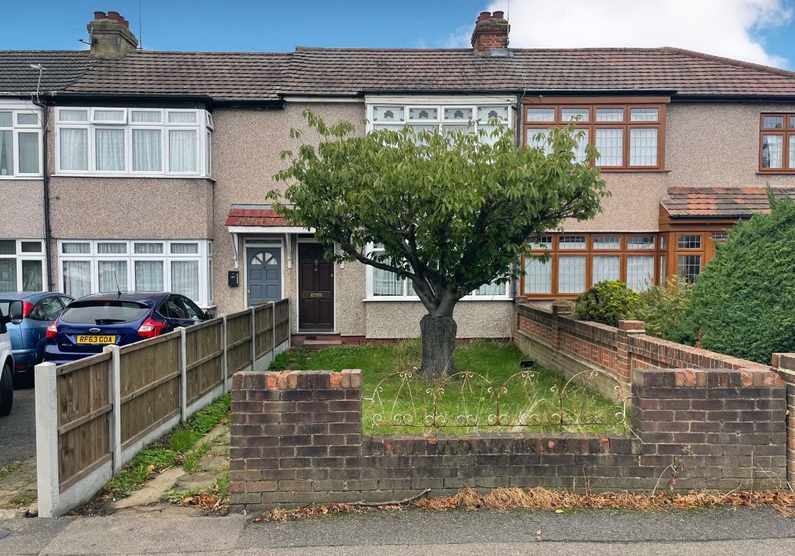 64 Laburnum Avenue, Hornchurch, Essex, RM12 4HA