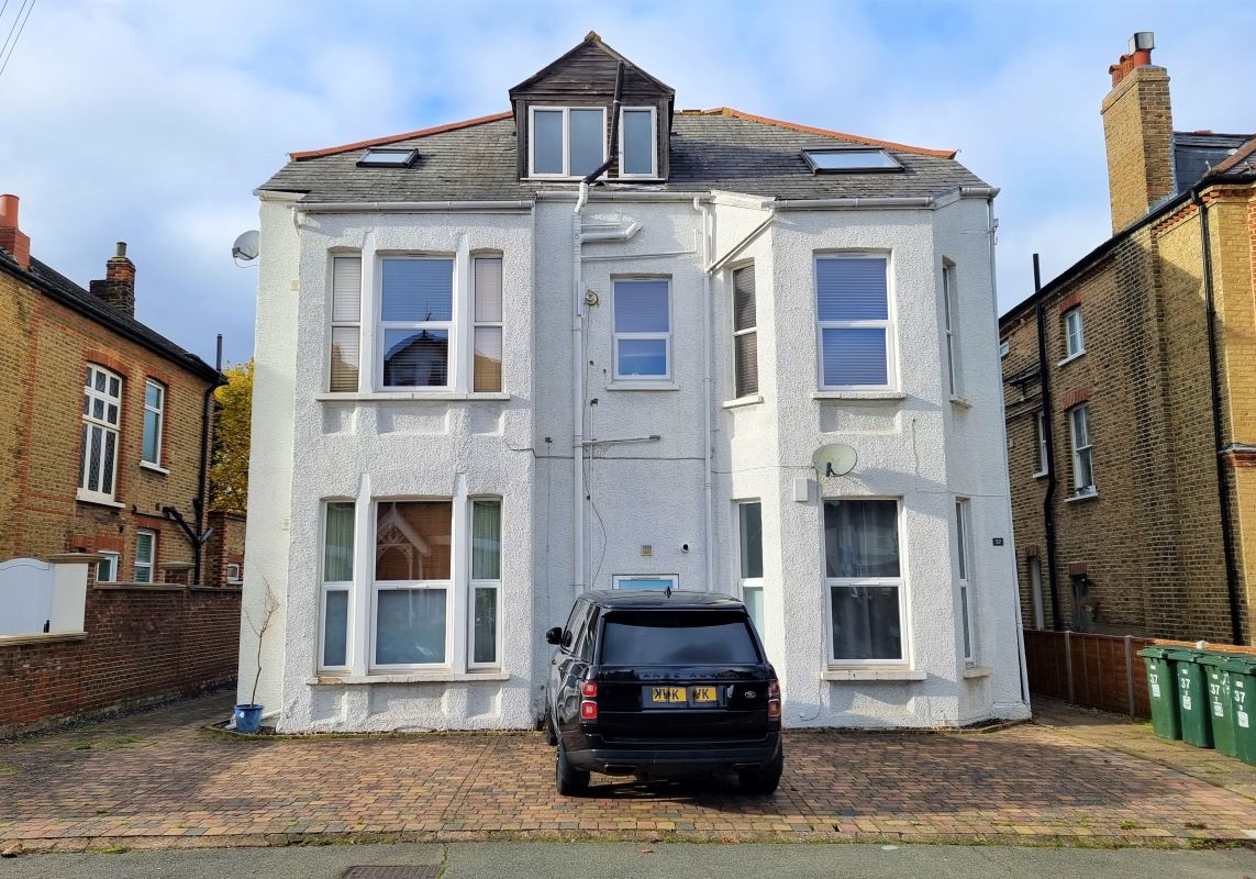 Flat E, 37 Cambridge Road, Bromley, Kent, BR1 4EB