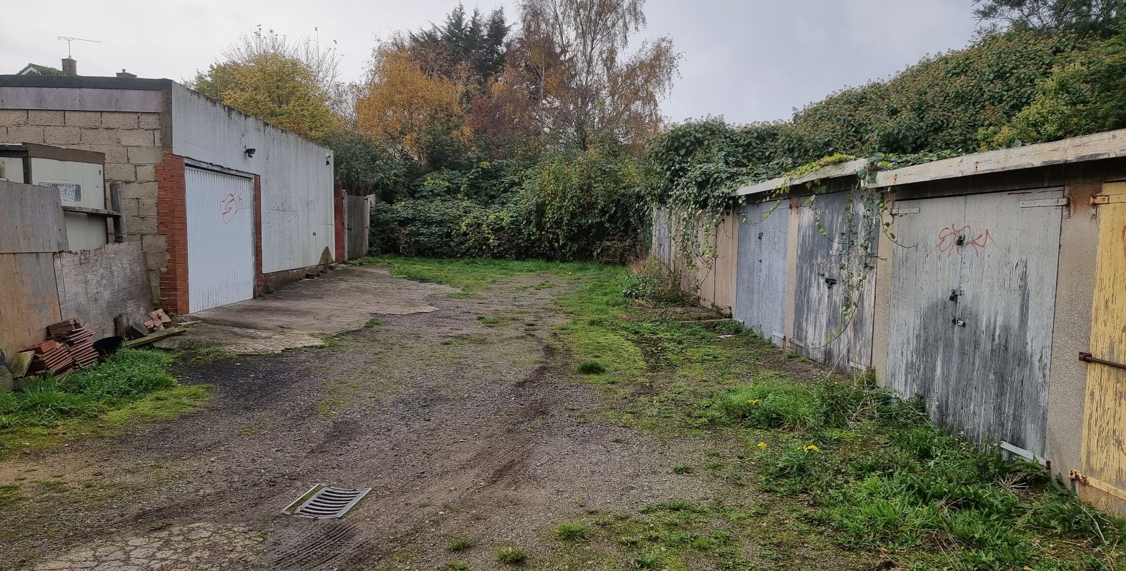 Garage(s) & Land at Snelling Avenue, Northfleet, Gravesend, Kent, DA11 7EN