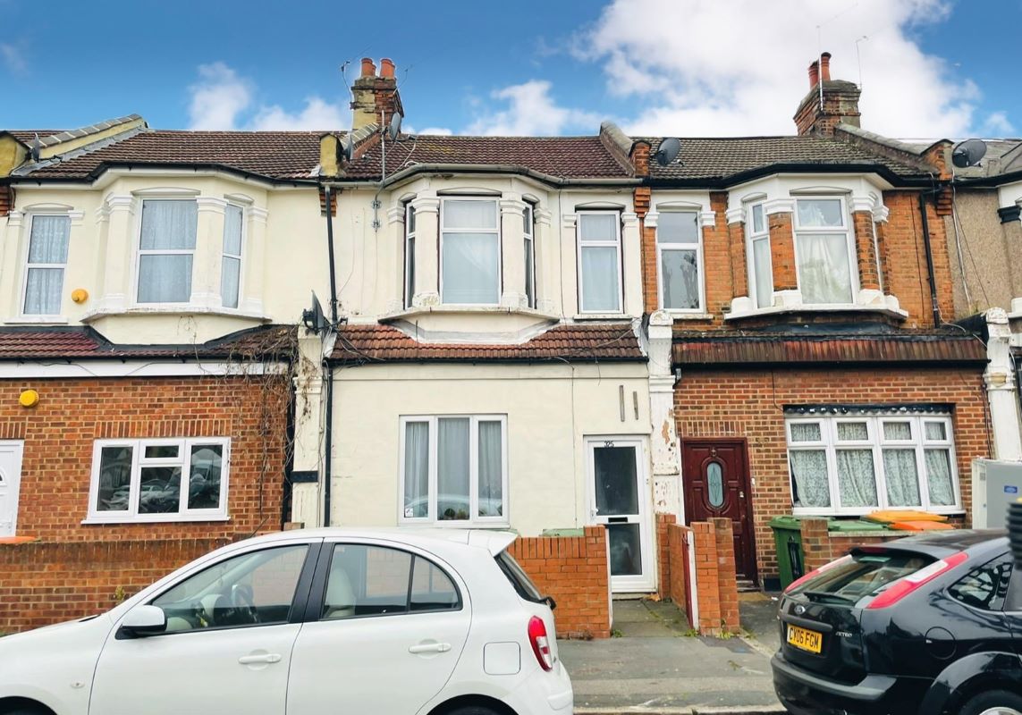 325B Dersingham Avenue, Manor Park, London, E12 6JX