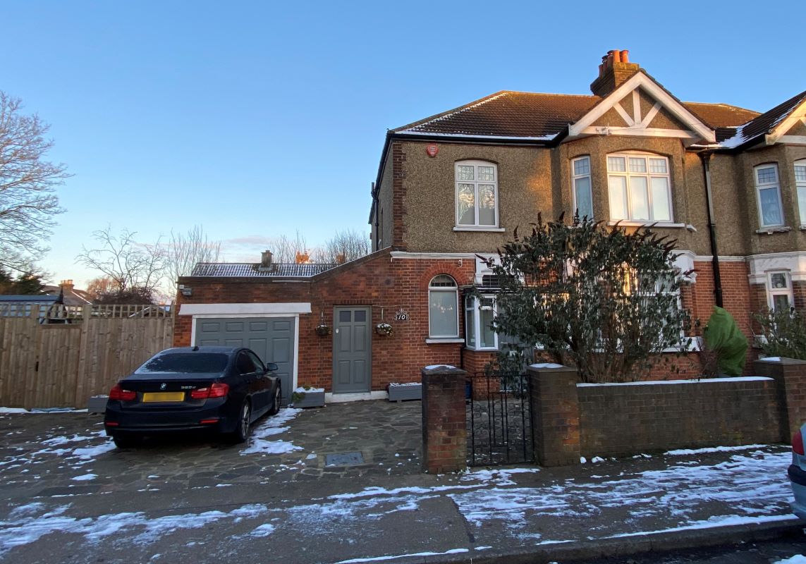 10 Park Avenue, Potters Bar, Hertfordshire, EN6 5EJ