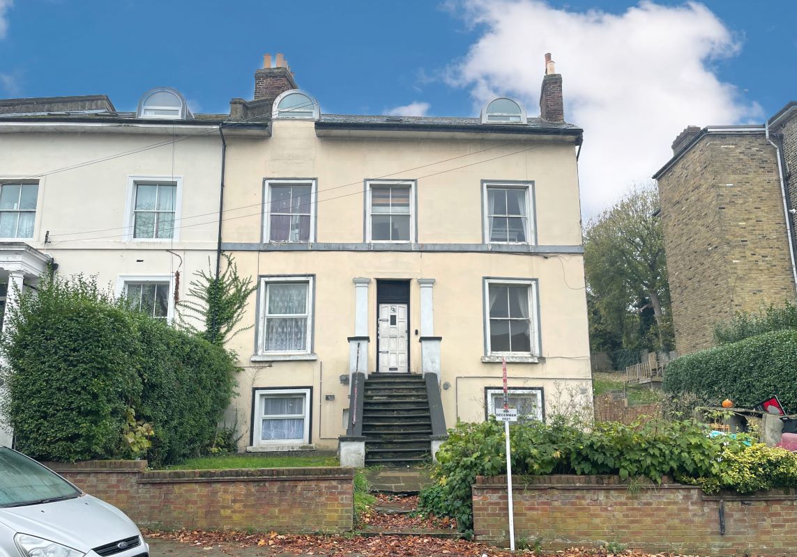 Flat C, 176 Knollys Road, Streatham, London, SW16 2JS