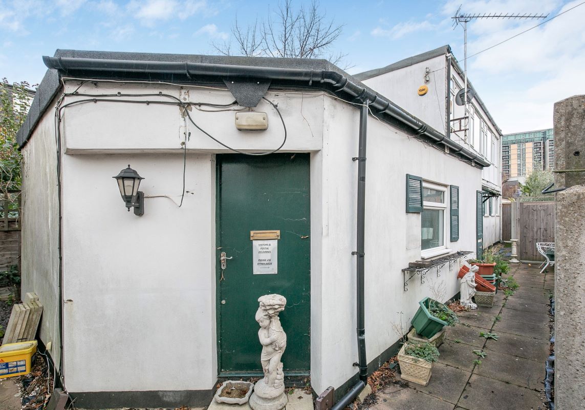 28A Dale Grove, North Finchley, London, N12 8EA