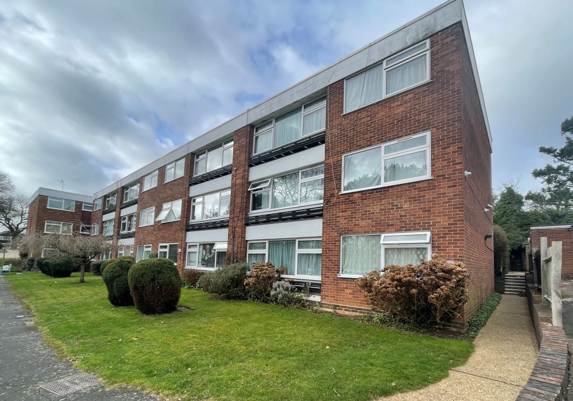 22 Charlwood Close, Harrow, Middlesex, HA3 6DW