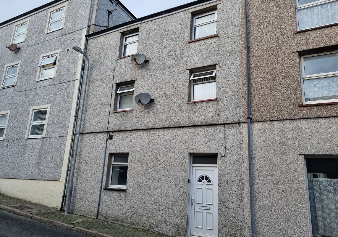 Flat 2, 1 St Cybi Street, Holyhead, Isle of Anglesey, LL65 1DS