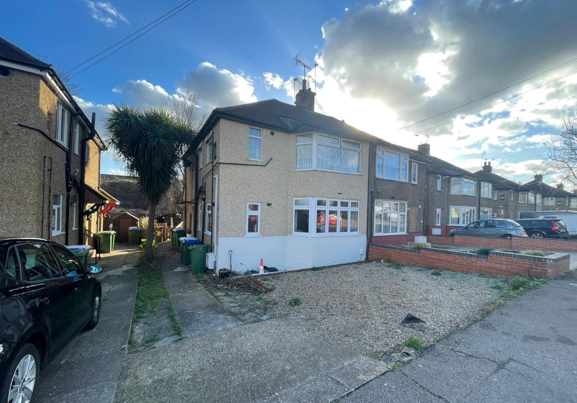 First Floor Flat, 196A Eversley Avenue, Bexleyheath, Kent, DA7 6SW