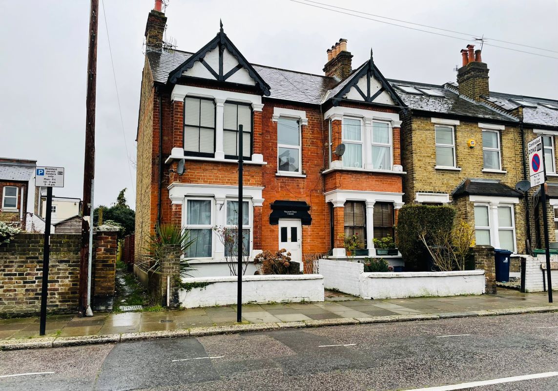 3 Walnut Tree House, Junction Road, Brentford, Middlesex, TW8 9NN