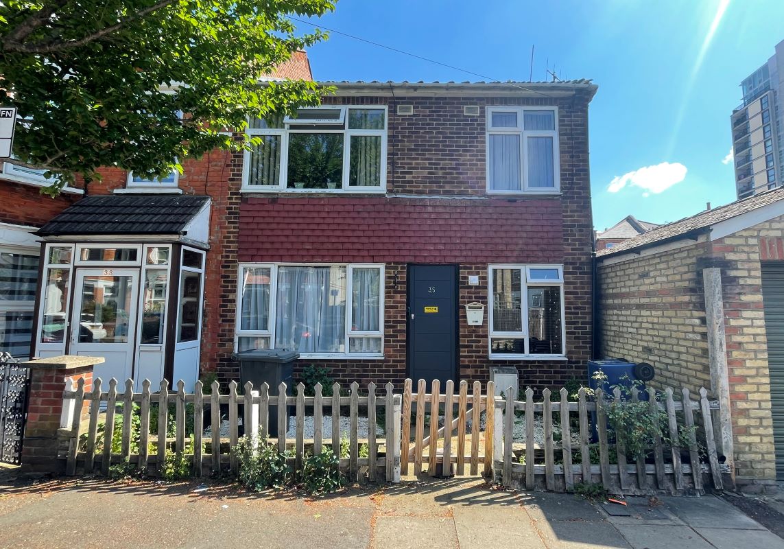 35 Derby Avenue, Finchley, London, N12 8DD