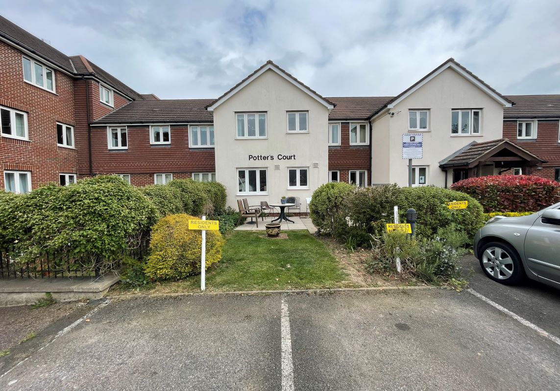 39 Potters Court, Darkes Lane, Potters Bar, Hertfordshire, EN6 2HS