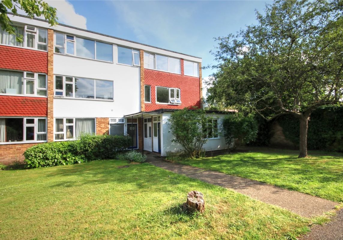 2 River View, Hollies Court, Addlestone, Surrey, KT15 2NA