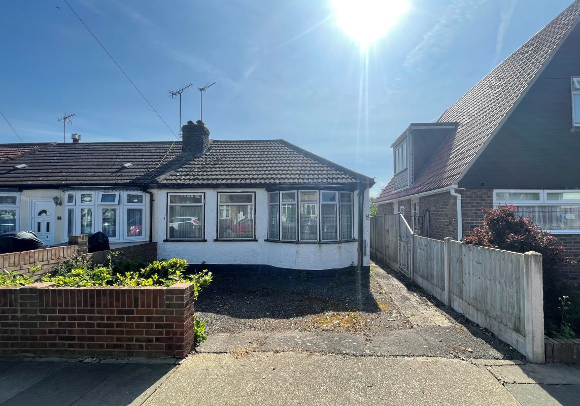 6 Cross Road, Mawneys, Romford, Essex, RM7 8AT