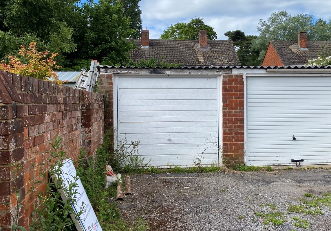 Garage 8 at Hartshill Road, Tadley, Hampshire, RG26 4DE