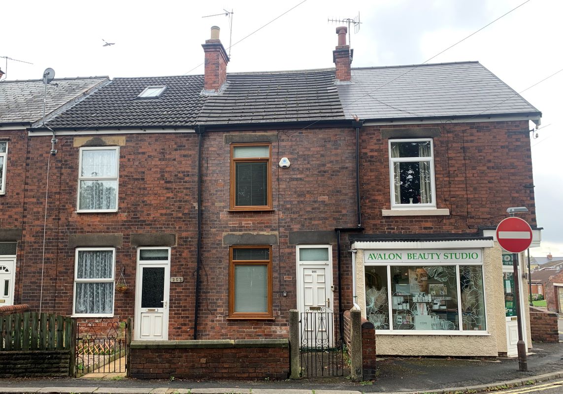 201 Old Hall Road, Chesterfield, Derbyshire, S40 1HQ