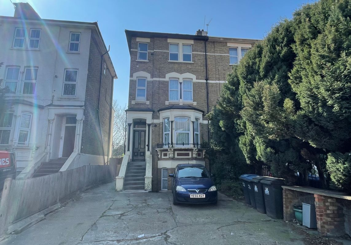 Flat 3, 130 Lower Addiscombe Road, Croydon, Surrey, CR0 6AE