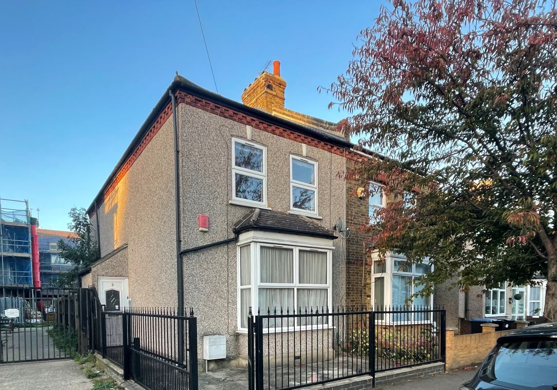 2 Oatlands Road, Enfield, Middlesex, EN3 5LJ
