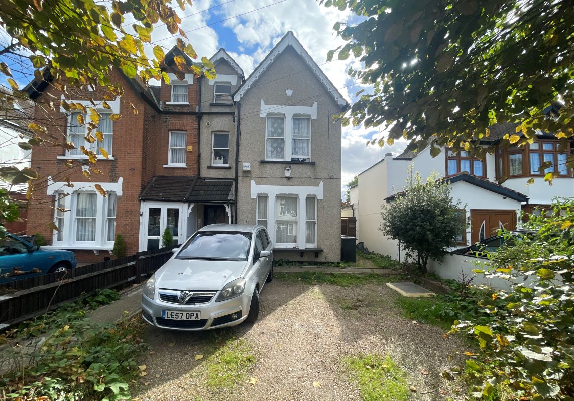 Flat 2, 7 Dunheved Road South, Thornton Heath, Croydon, CR7 6AD