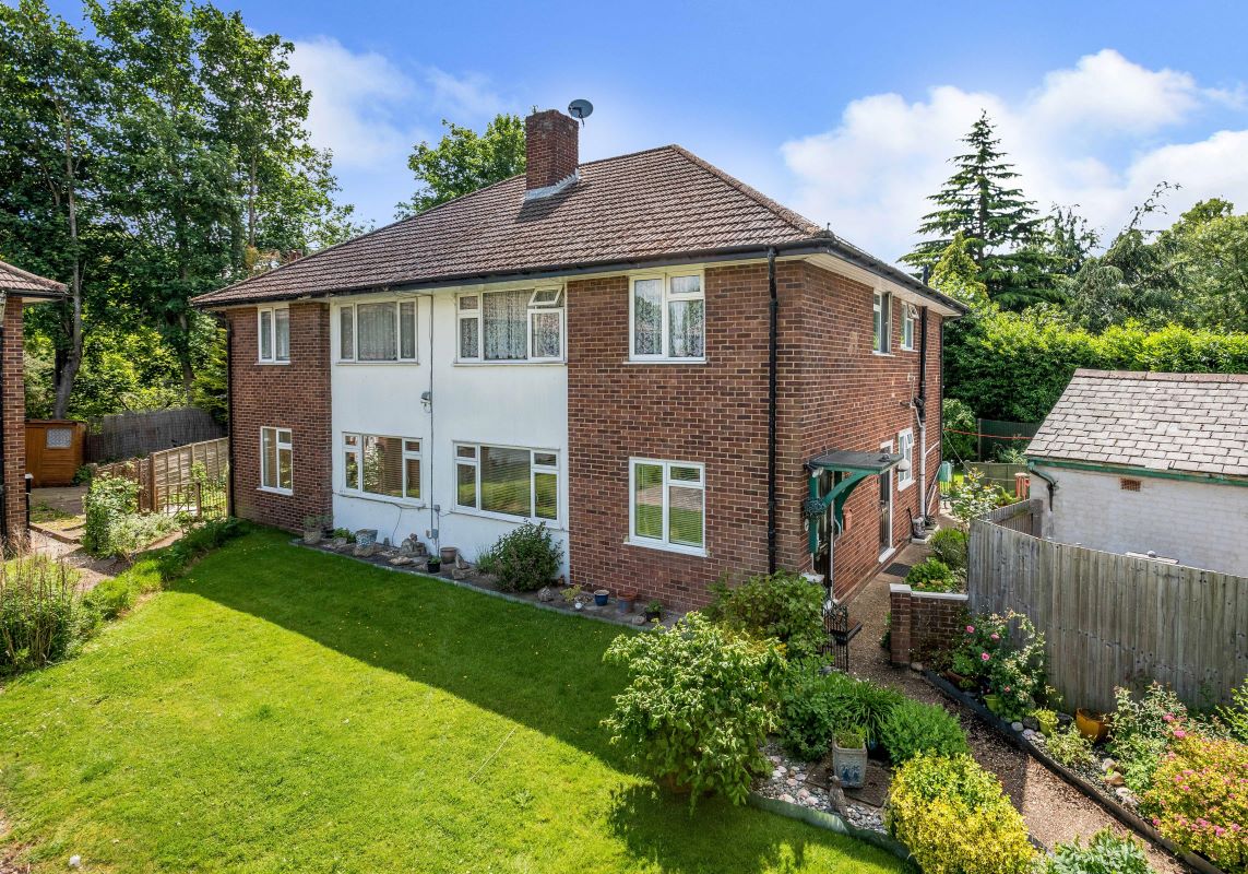 2 Red Lion Close, Orpington, Kent, BR5 4AP