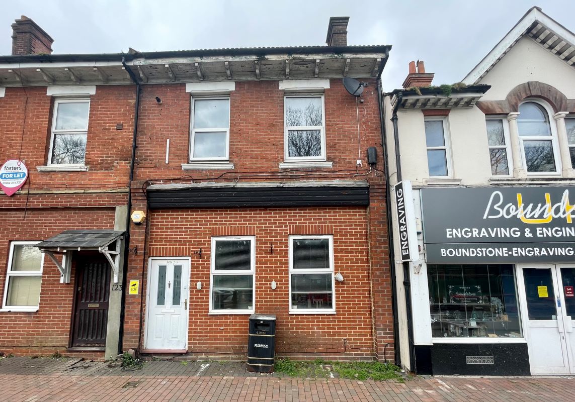 Flat D, 125 Lynchford Road, Farnborough, Hampshire, GU14 6ET