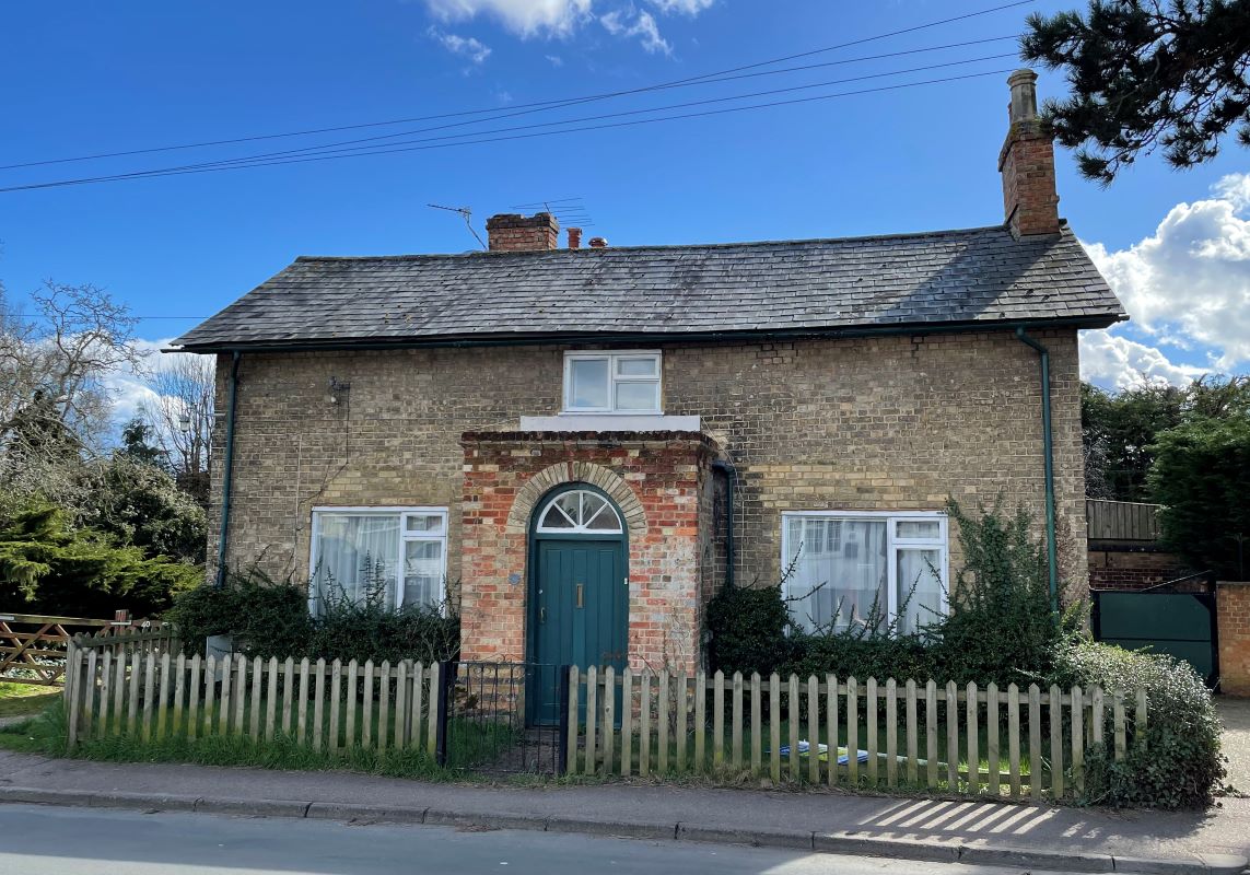 38 Biggleswade Road, Upper Caldecote, Biggleswade, Bedfordshire, SG18 9BL