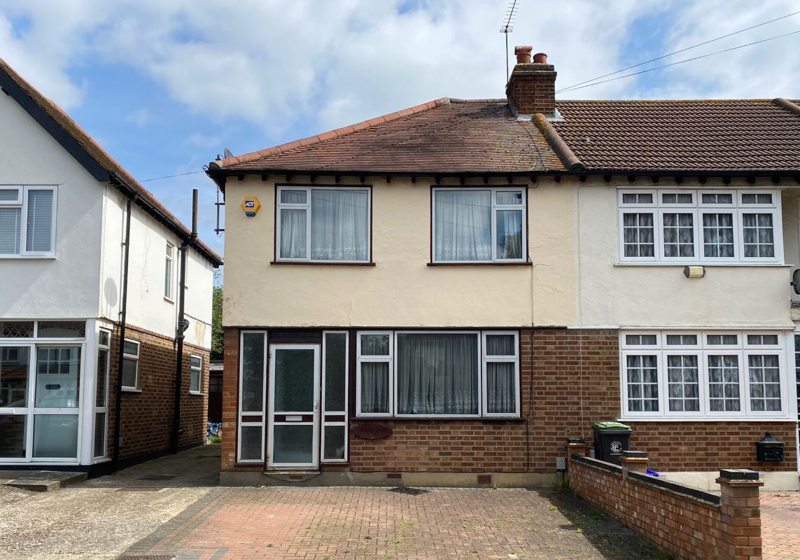 160 Roding Road, Loughton, Essex, IG10 3BS