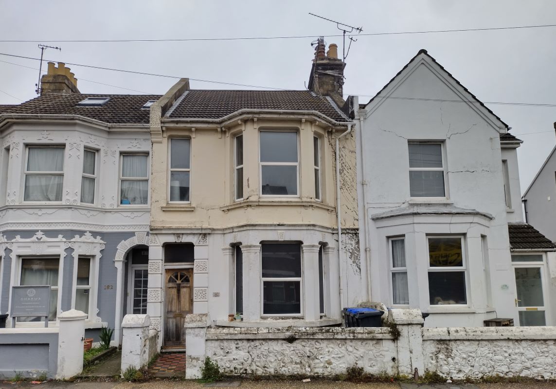 First Floor Flat, 180 Tarring Road, Worthing, West Sussex, BN11 4HG