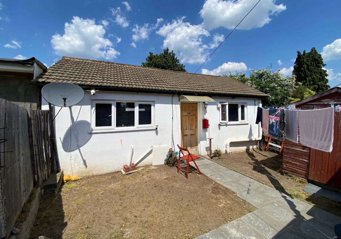 39B Central Avenue, Enfield, Middlesex, EN1 3QD