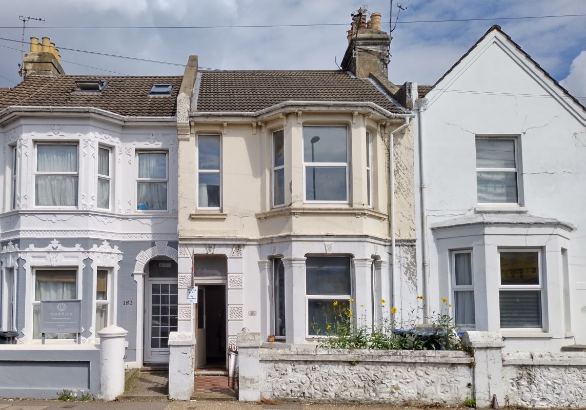 First Floor Flat, 180 Tarring Road, Worthing, West Sussex, BN11 4HG