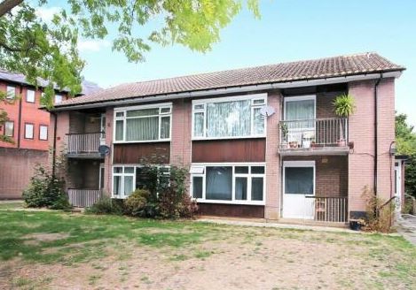 2 Claire Gardens, Stanmore, Middlesex, HA7 4EH