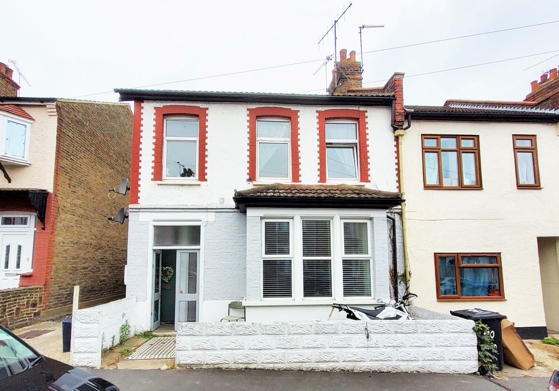 128A Tintern Avenue, Westcliff-on-Sea, Essex, SS0 9QF