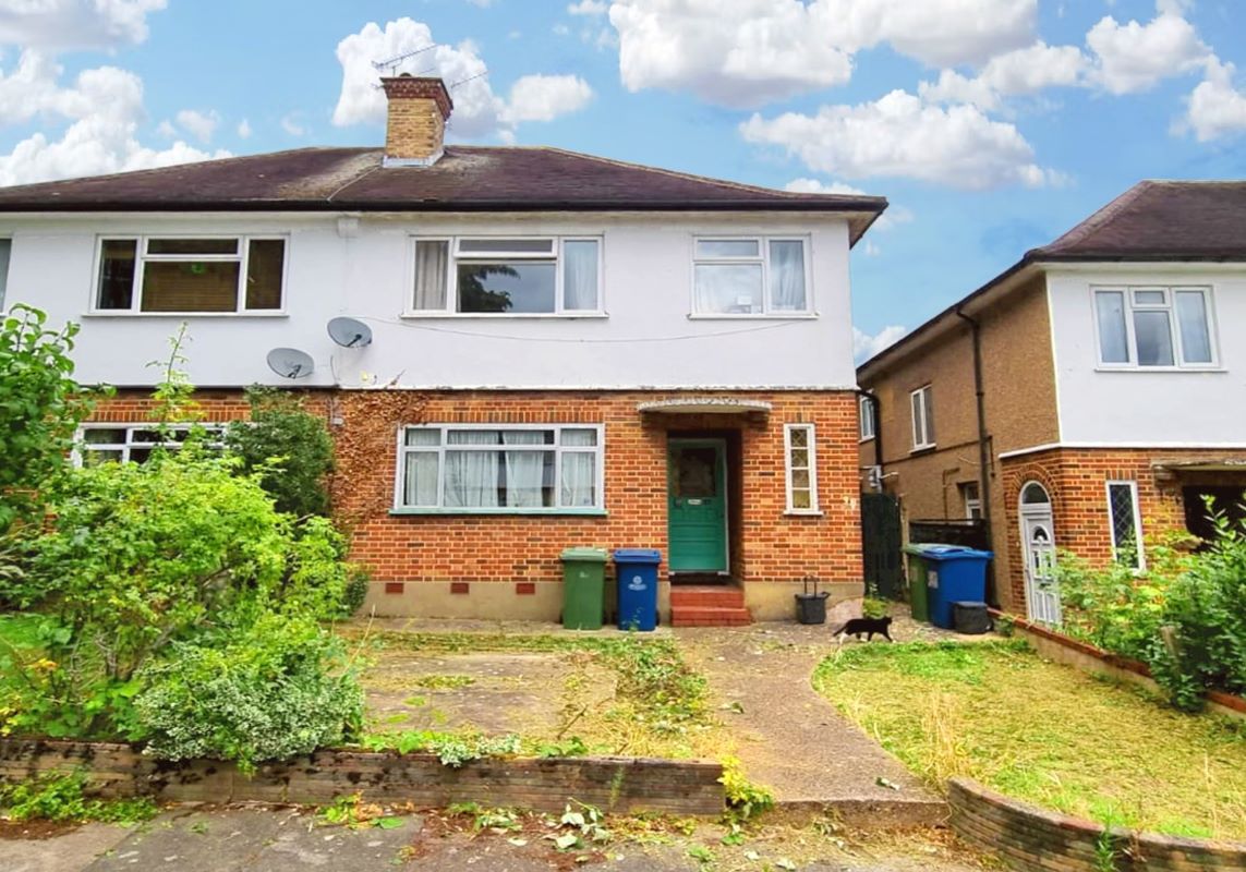 37 Holwell Place, Pinner, Middlesex, HA5 1DX