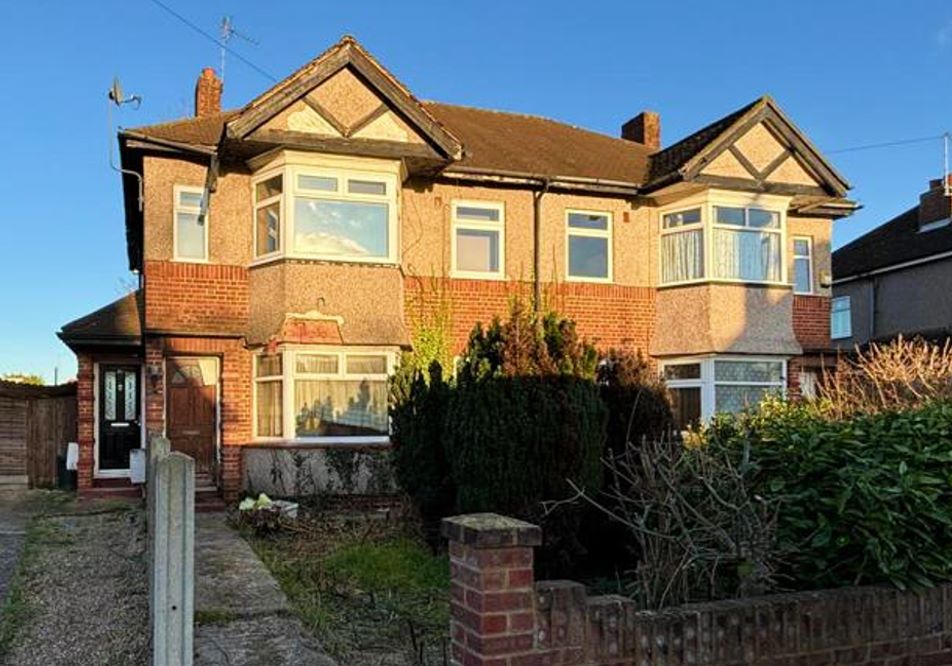 23 Errol Gardens, Hayes, Middlesex, UB4 9EP