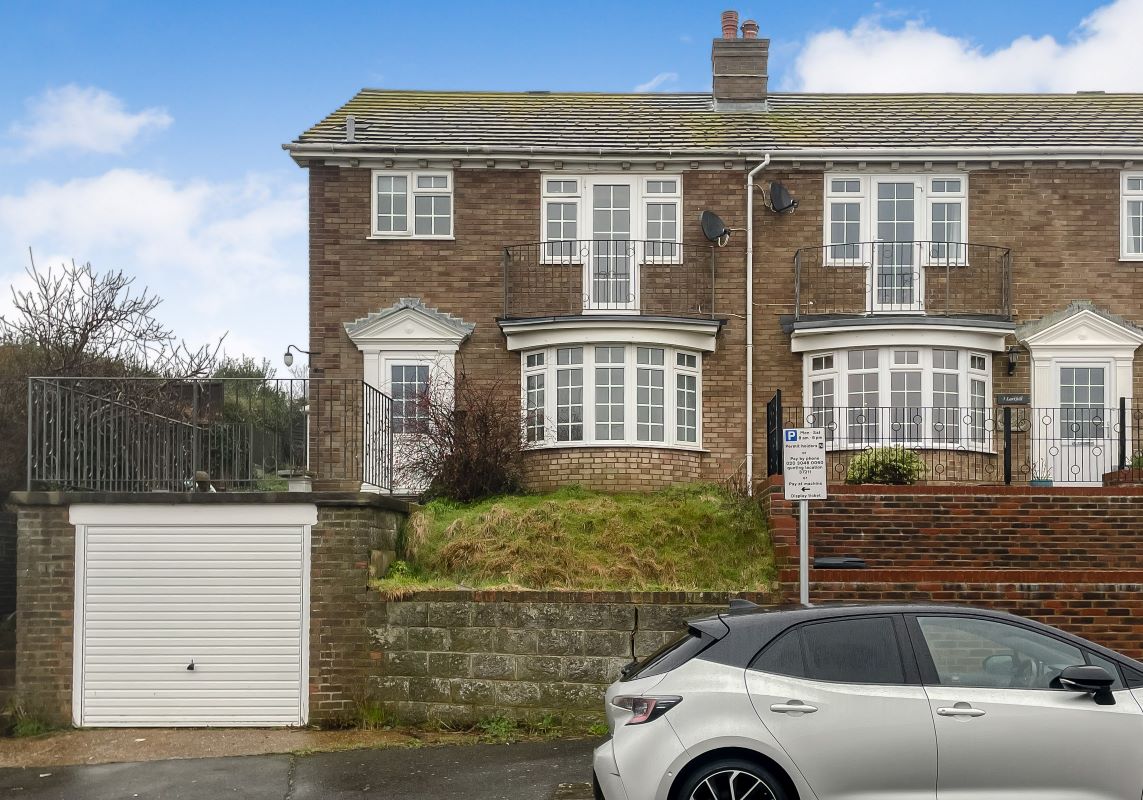 1 Larkhill, Bexhill-on-Sea, East Sussex, TN40 1QZ