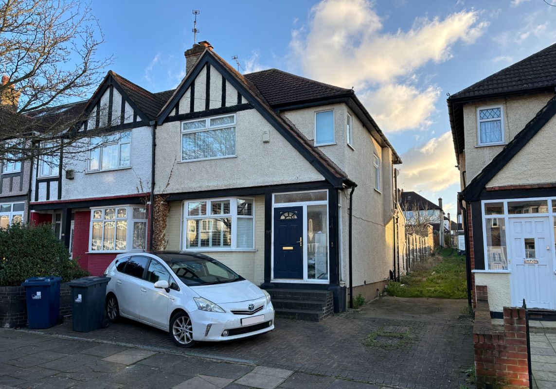 71 Brookbank Avenue, Greenford, London, W7 3DN