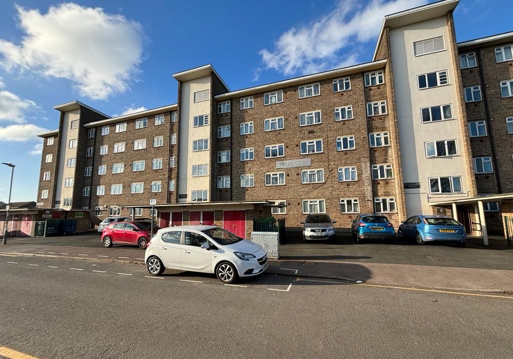 Flat 12, Henderson House, Kershaw Road, Dagenham, Essex, RM10 7PT