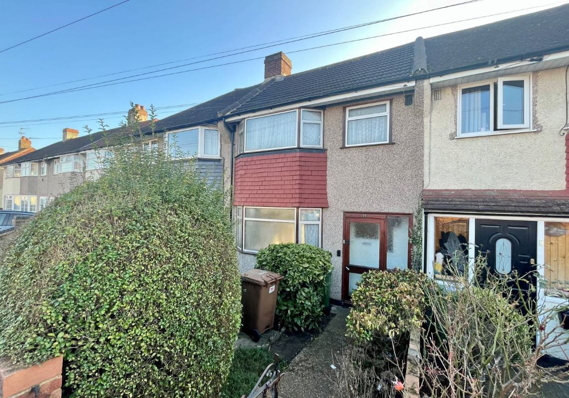 33 Ridgeway East, Sidcup, Kent, DA15 8RY