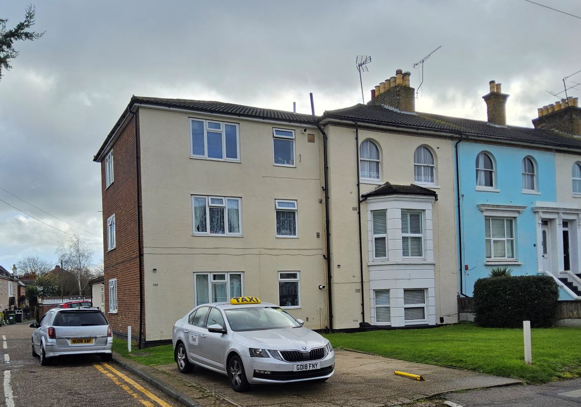 Flat 2, 180 North Road, Westcliff-on-Sea, Essex, SS0 7AB