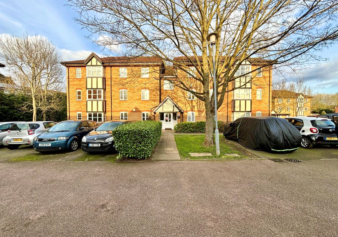 First Floor Flat at Lee Close, Barnet, Hertfordshire, EN5 5HP