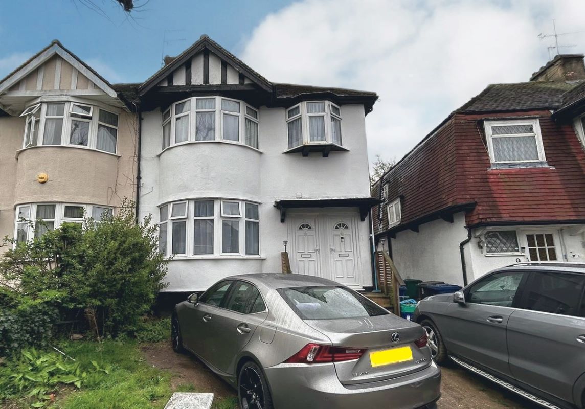 8 Elmer Gardens, Edgware, Middlesex, HA8 9AR