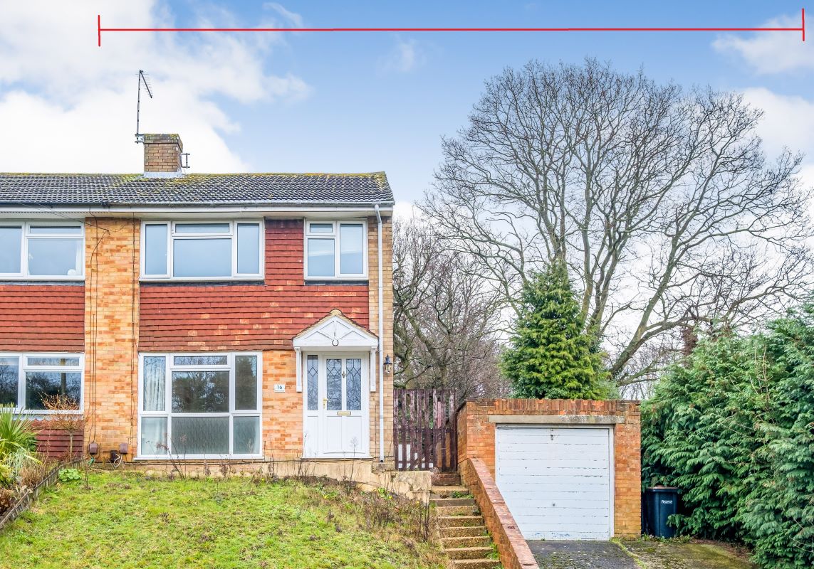 16 Malus Drive, Addlestone, Surrey, KT15 1EP