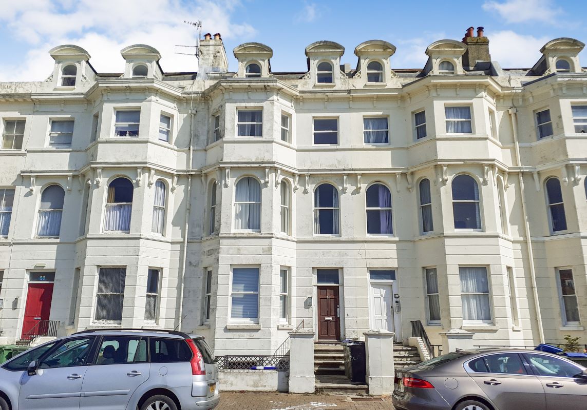 Flat 1, 43 South Terrace, Littlehampton, West Sussex, BN17 5NU