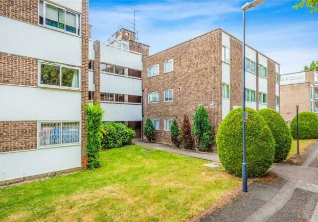 Flat 18 Coniston Court, Stonegrove, Edgware, Middlesex, HA8 7TL