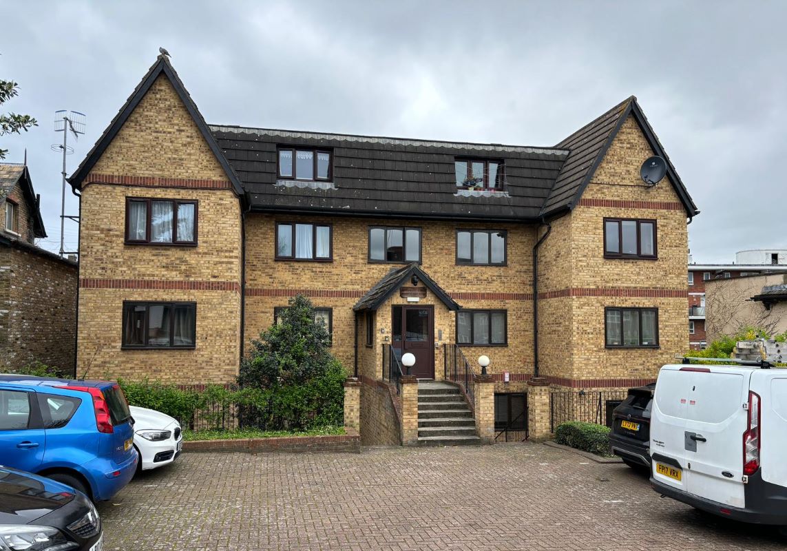 Flat 10 Brushwood Lodge, 16 Lower Park Road, Belvedere, Kent, DA17 6EF